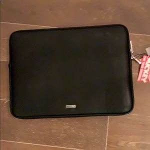 Disney Accessories - Disney x Skinnydip Mickey Graffiti 15” Laptop case Disney Accessories - Disney x Skinnydip Mickey Graffiti 15” Laptop case